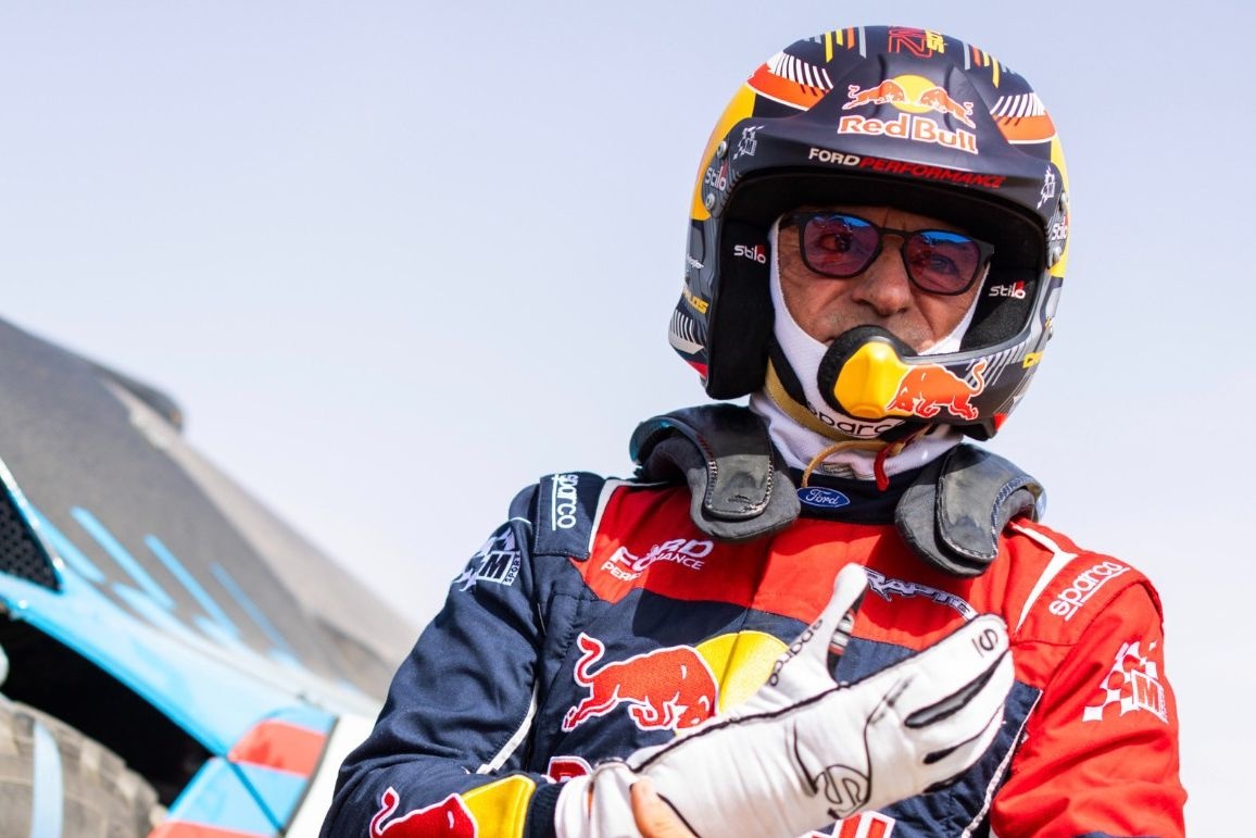 Sainz: "El coche es mejor que en 2025, pero hay que respetar los días malos del Dakar"