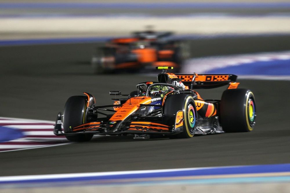 Lando Norris, McLaren MCL38, Oscar Piastri, McLaren MCL38