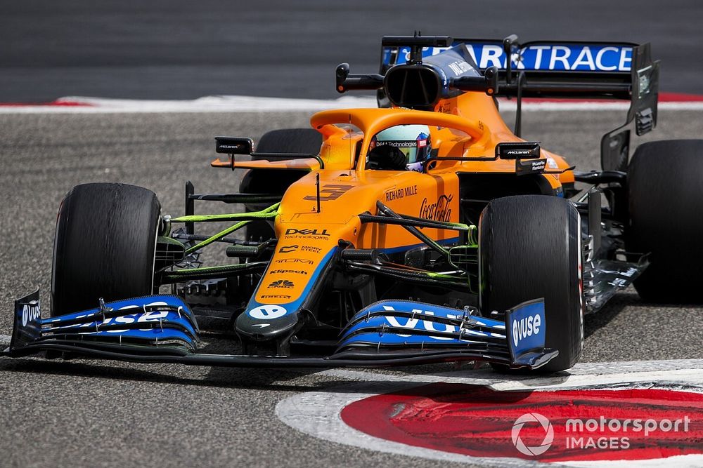 Ricciardo topt ochtendsessie, Mercedes start F1-test met problemen