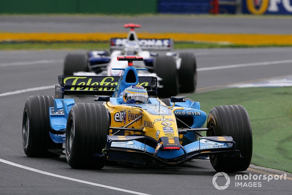 Fernando Alonso, Renault R26 devance Nick Heidfeld, BMW Sauber F1.06