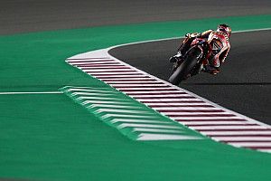 Harap-harap Cemas, Bradl Tunggu Kabar dari Marquez