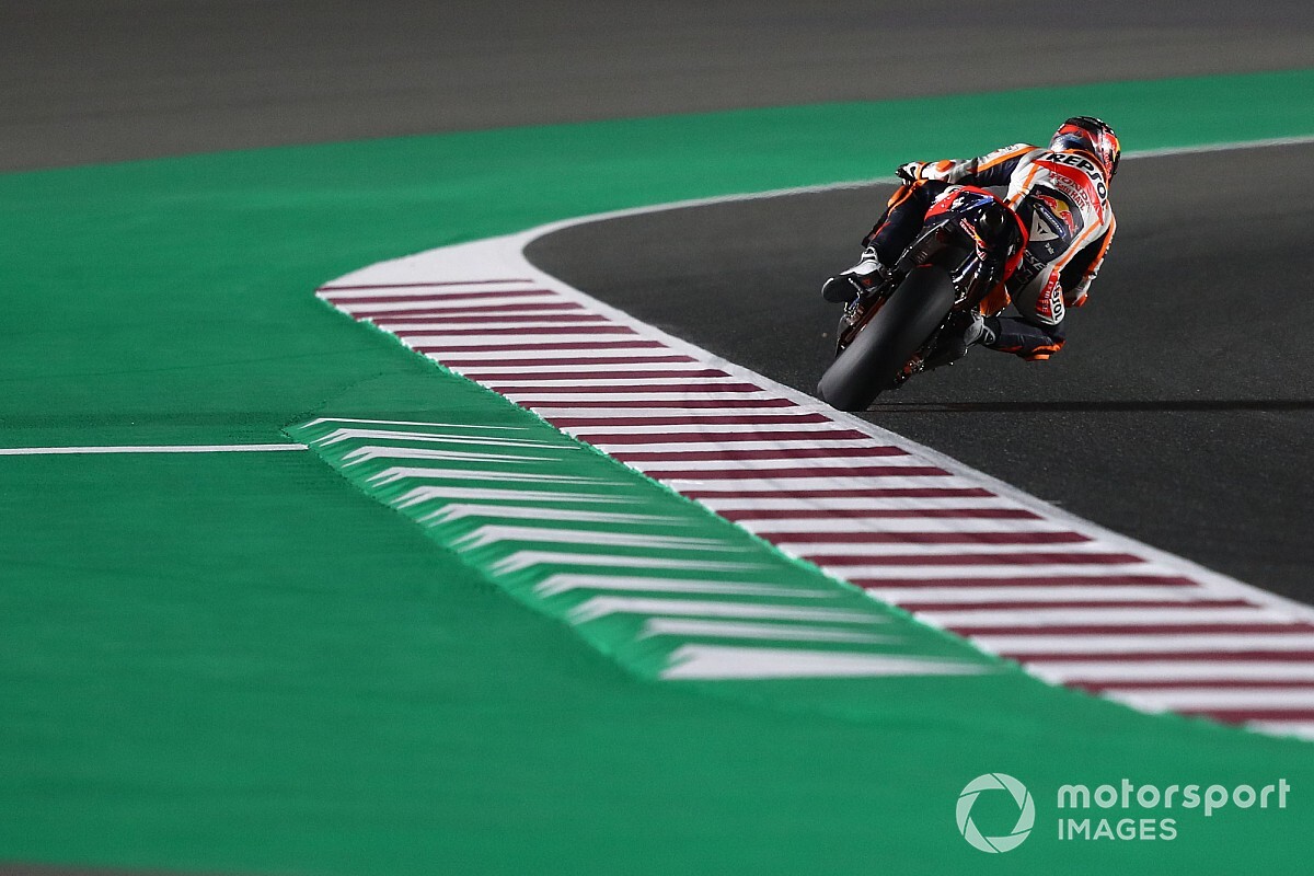 Harap-harap Cemas, Bradl Tunggu Kabar dari Marquez