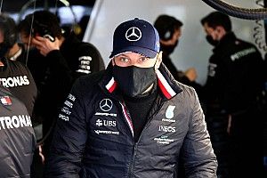Bottas szerint a Mercedes fejlesztései miatt új területen akadnak nehézségeik
