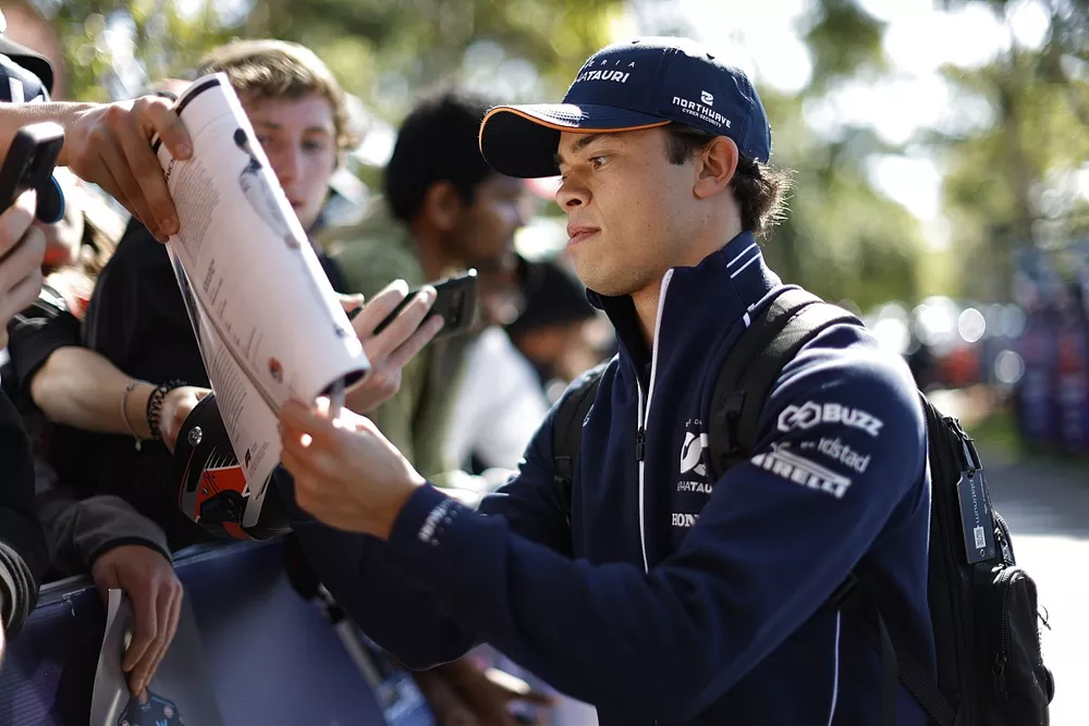 Nyck de Vries, Scuderia AlphaTauri com os f&atilde;s