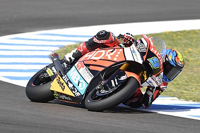 Navarro prolonga la racha y se estrena en la pole en Jerez