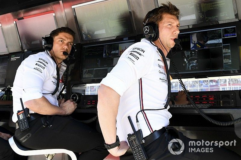 Волшебные полсекунды. Стабильное преимущество Ferrari на прямых удивило Mercedes