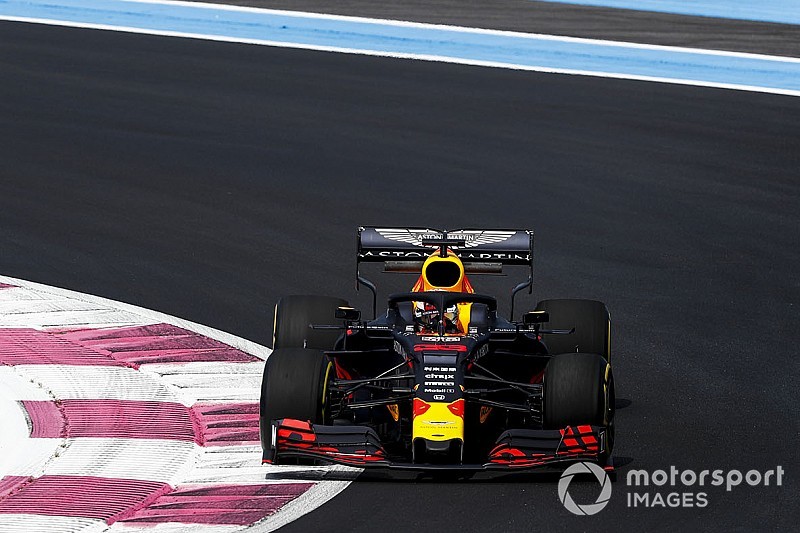Verstappen spaart Hamilton bij stewards: "Ik ga daar niet zeiken"