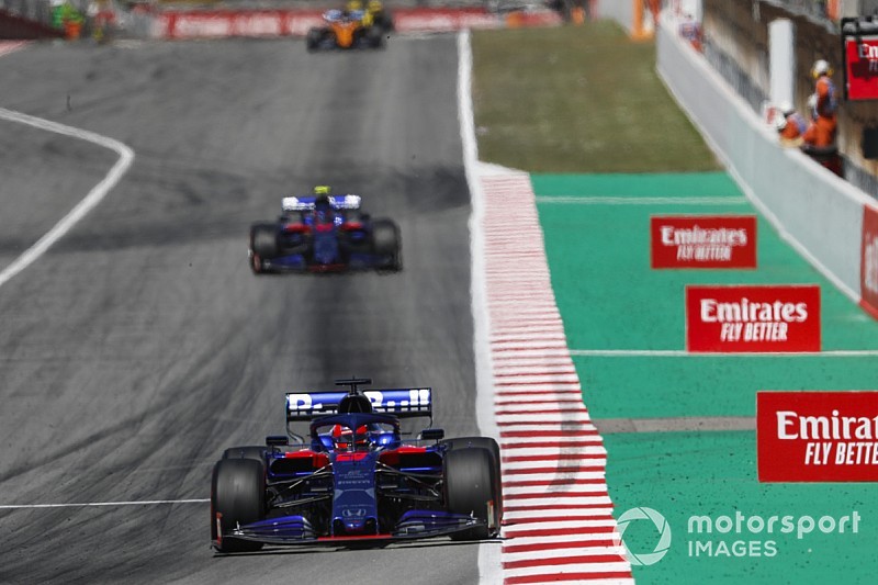 «Финишировать восьмым и девятым было реально». Элбон оценил потери Toro Rosso на пит-стопе