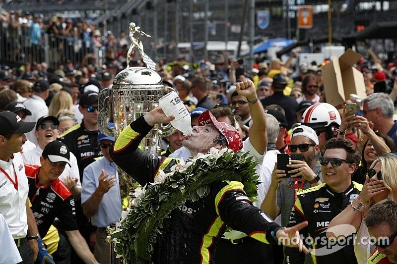 Race Winner Simon Pagenaud, Team Penske Chevrolet