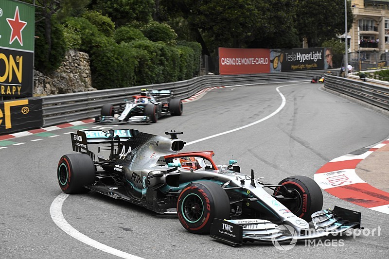 Mercedes: "Lachen ons rot om gerucht over achterwielophanging"