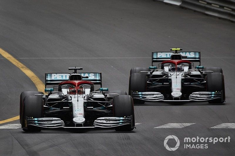 Mercedes не уйдет из Ф1 как минимум до 2025 года. Хэмилтона и Вольфа попросят остаться