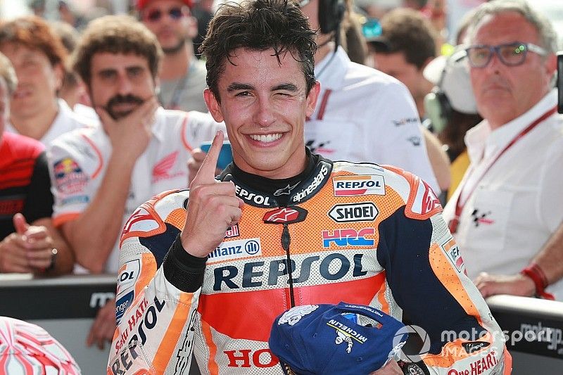 Márquez: “Nos dimos la mano con Rossi porque se dio, era el momento justo”