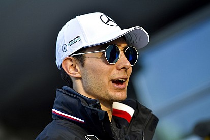 Az utolsó pillanatban dőlt el, hogy nem Ocon mellett döntött a Mercedes