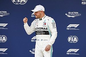Bottas start duizendste F1-race van pole, vijfde startplek Verstappen