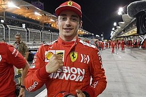 Ma 1 éve, hogy Leclerc egy szenzációs körrel megszerezte az első F1-es pole-ját