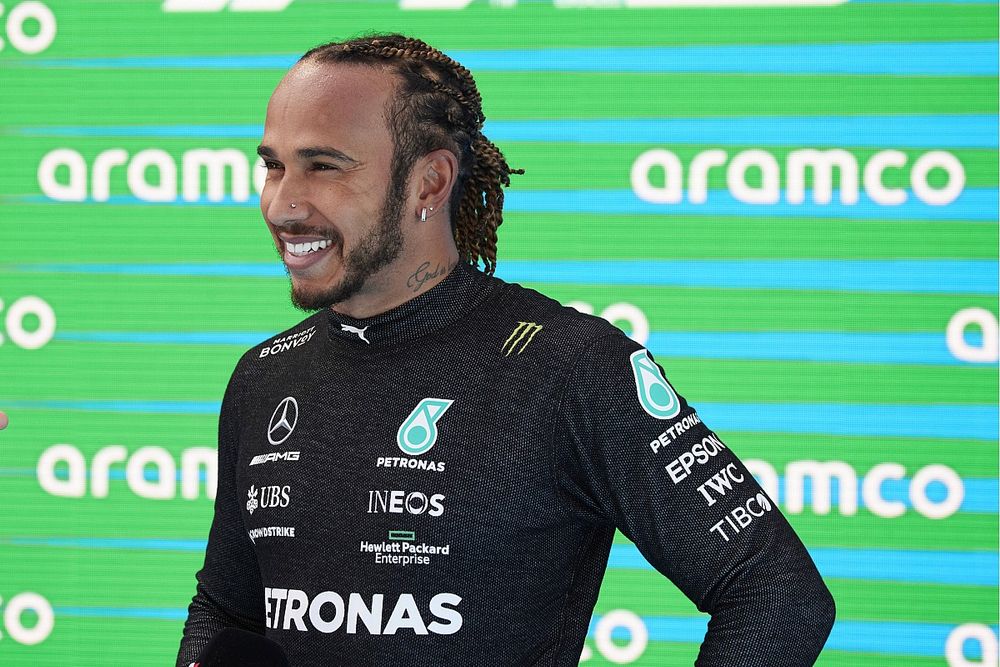 Hamilton: Rossz hozzáállás lenne, ha azt gondolnánk, hogy a Red Bull mögött járunk…