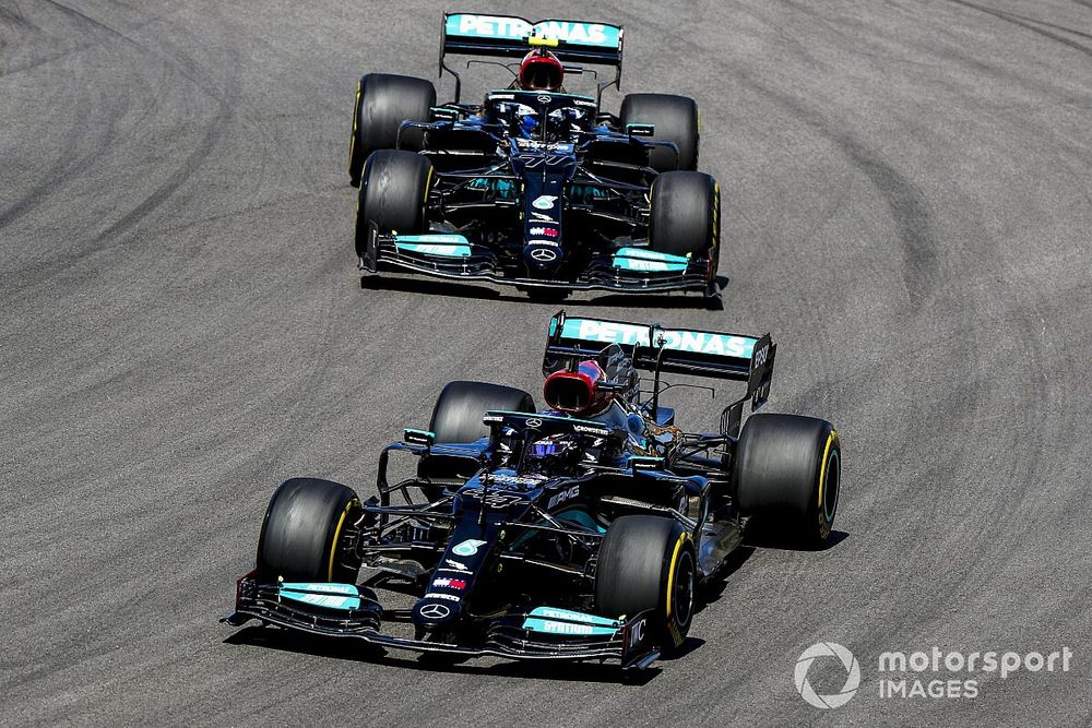 В Mercedes отказались от разных настроек для Хэмилтона и Боттаса