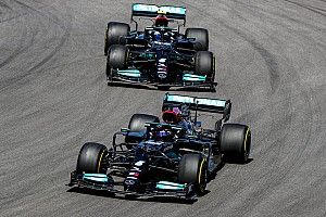 В Mercedes отказались от разных настроек для Хэмилтона и Боттаса