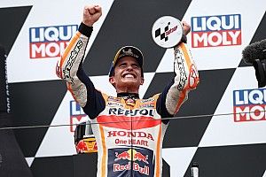 Emotionele Marquez wint weer in MotoGP: “Vandaag was het mijn dag”