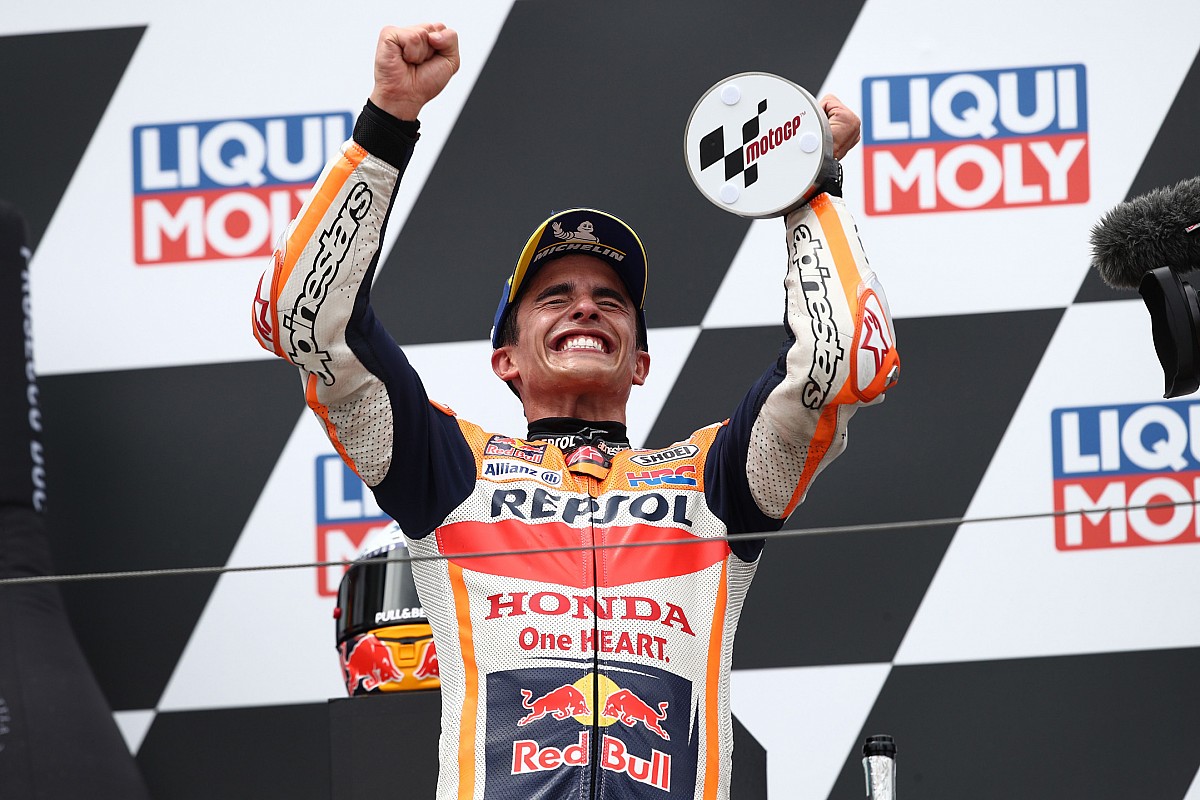 Emotionele Marquez wint weer in MotoGP: “Vandaag was het mijn dag”