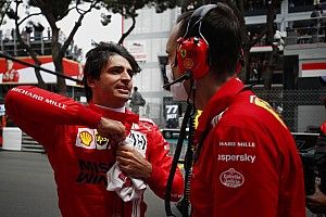 Carlos Sainz Merasa Tertekan Sepanjang Lomba