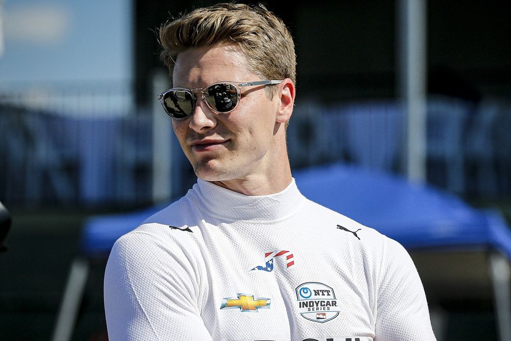 Newgarden na "czarnych" oponach