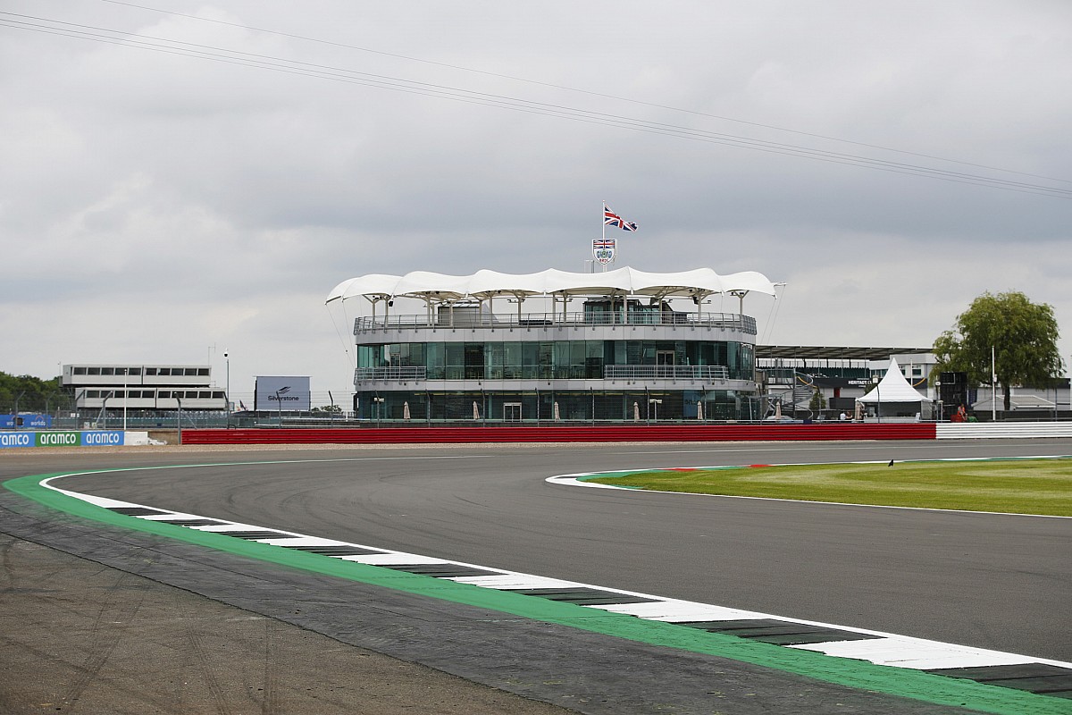 FIA, Silverstone pist limitleri konusunda pilotları uyardı