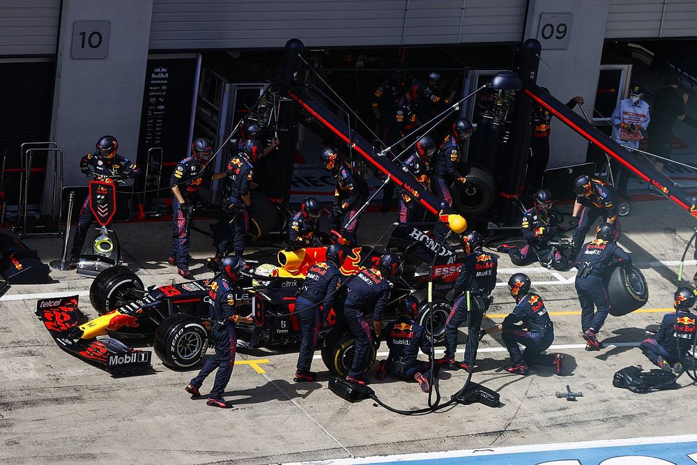 F1: salta il tender FIA sull'equipaggiamento standard nei pit stop