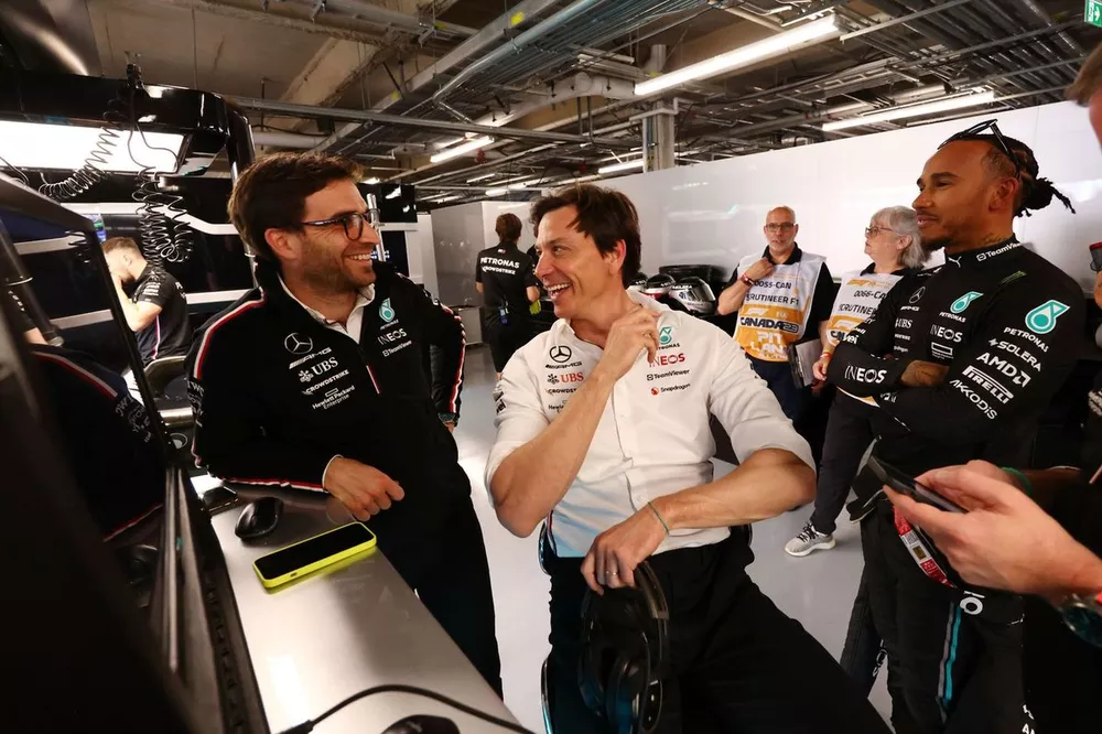 Jerome d'Ambrosio, Director de Desarrollo de Pilotos, Mercedes-AMG, Toto Wolff, Director del Equipo y CEO, Mercedes-AMG, Lewis Hamilton, Mercedes-AMG