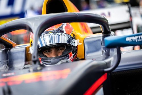 Лоусон выиграл субботнюю гонку Ф2, Другович обогнал Пуршера