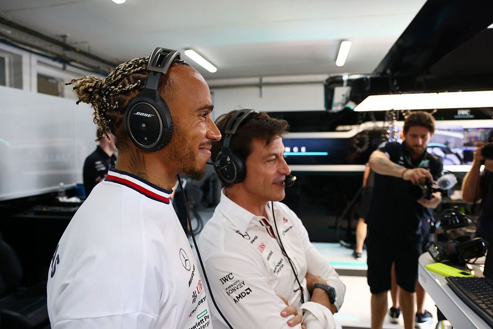 ハミルトン、今季苦戦もメルセデスF1続投の意思固く「5〜10年先についても話し合った」とチーム代表明かす