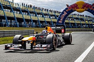 Coulthard en Red Bull trakteren publiek op F1-demo op TT Circuit Assen