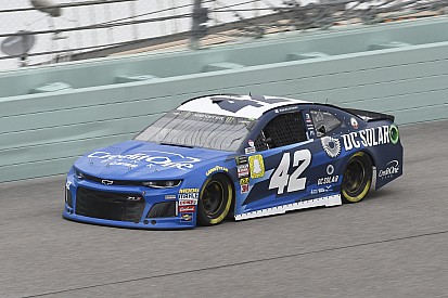 Kyle Larson beats Harvick for Stage 2 win at Homestead