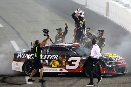 NASCAR Cup: Dillon vence corrida emocionante em Richmond