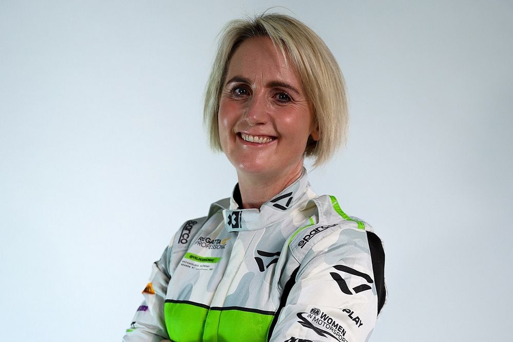 Emma Gilmour, Veloce Racing