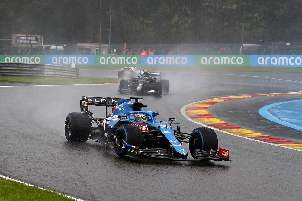 Fernando Alonso, Alpine A521, Valtteri Bottas, Mercedes W12