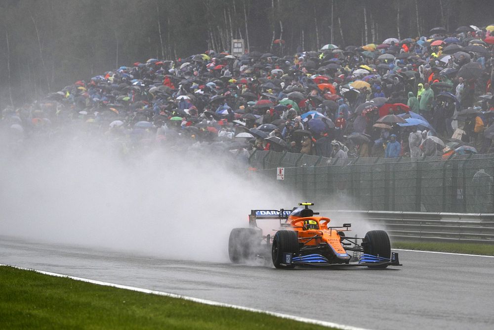PÓDIO: Tudo sobre o "não-GP da Bélgica" com Verstappen vencedor na chuva