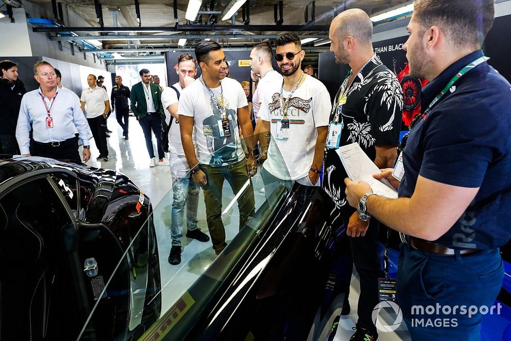 Így versenyzett Albon és Aguero a Red Bull színeiben az F1-es Virtuális Nagydíjon (videó)