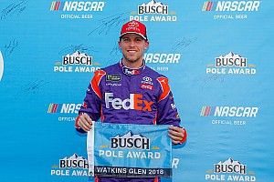 Denny Hamlin gana la pole provisional en Watkins Glen