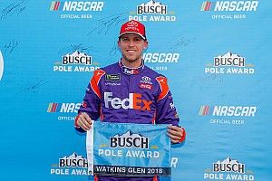 Prima fila tutta Joe Gibbs Racing a Watkins Glen: pole di Hamlin davanti a Kyle Busch