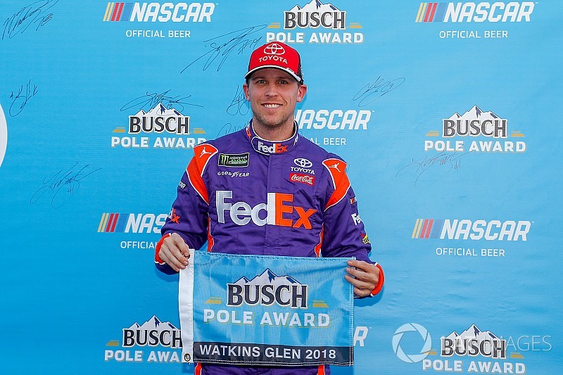 Prima fila tutta Joe Gibbs Racing a Watkins Glen: pole di Hamlin davanti a Kyle Busch