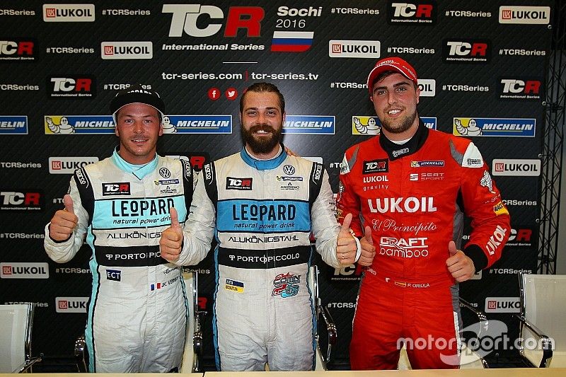 Press Conference: Polesitter Stefano Comini, Leopard Racing, Volkswagen Golf GTI TCR; second Jean-Karl Vernay, Leopard Racing, Volkswagen Golf GTI TCR; third Pepe Oriola, Team Craft-Bamboo, SEAT León TCR