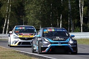 TCR Benelux Colmar-Berg: Comini/Potty wint kwalificatierace