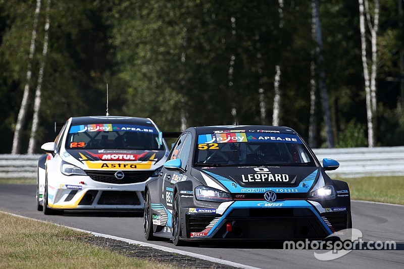 TCR Benelux Colmar-Berg: Comini/Potty wint kwalificatierace