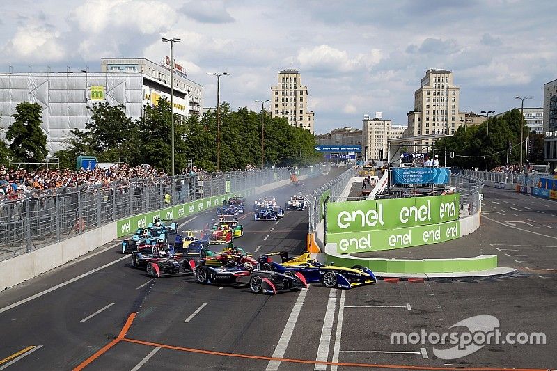 Start: Jean-Eric Vergne, DS Virgin Racing leads