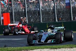 Hamilton: "Spero in una lotta tra noi e Ferrari fino a fine anno"