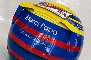 Leclerc adopte le casque de son père en signe d'hommage