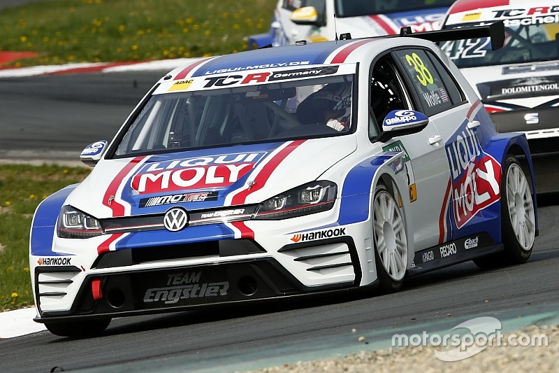 Ecatombe di penalità a Zandvoort, la vittoria di Gara 1 va a Wolfe