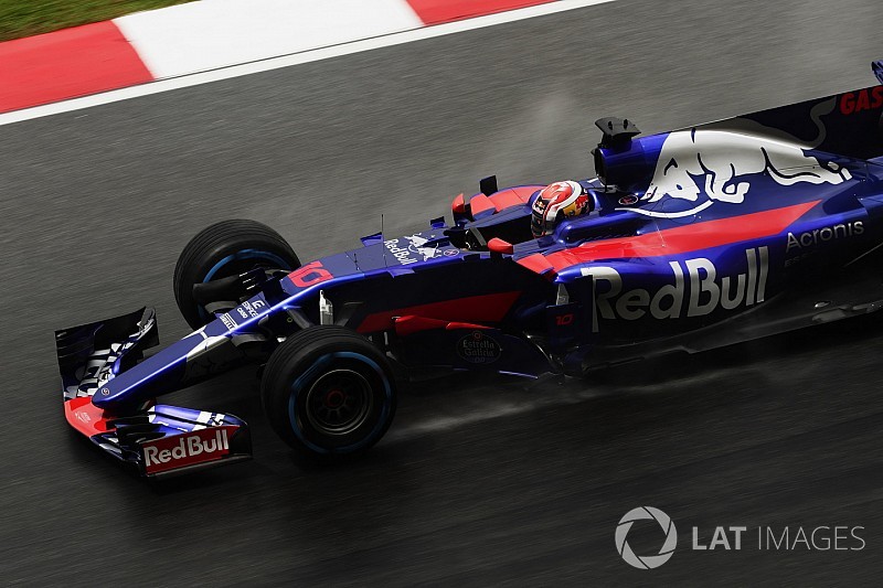 マレーシアGP:雨のFP1はフェルスタッペン首位。ガスリーは9番手