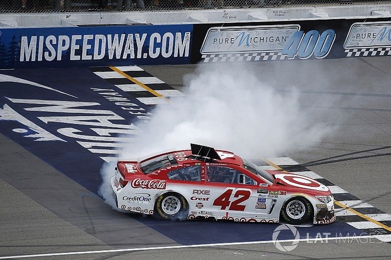 NASCAR: Michigan-Hattrick für Kyle Larson nach Killer-Restart